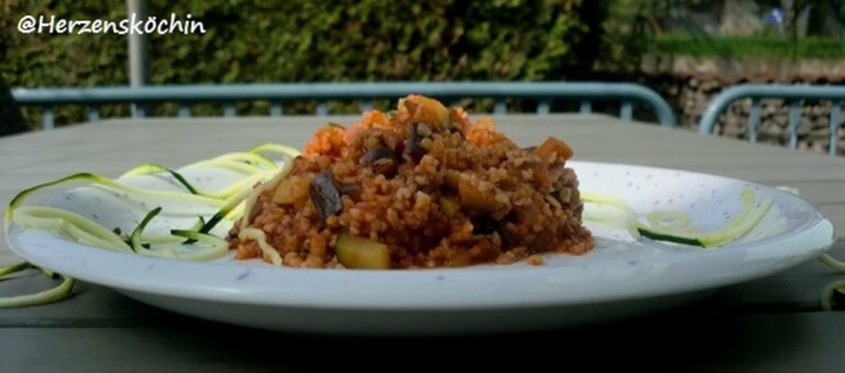 Vegane Auberginen mit tomatigem Bulgur