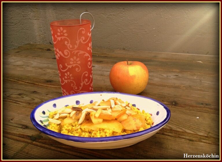 Bulgur mit gebratenen Äpfel und gerösteten Mandeln