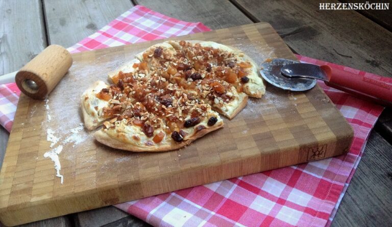 Flammkuchen mit Bratapfel