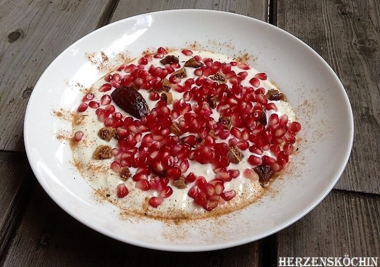 quark-vanille-joghurt-mit-datteln-und-feigen-granatapfel