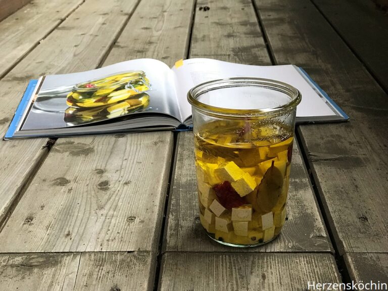 eingelegter Tofu im Glas