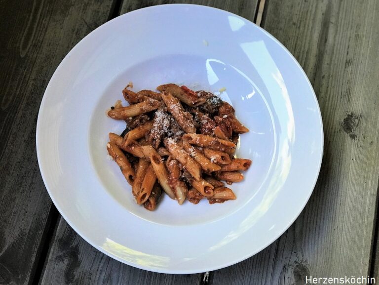 Süditalienische Pasta mit Auberginen