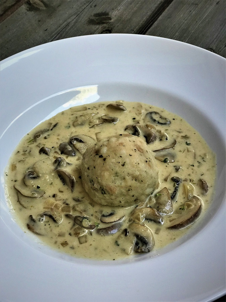 Burgis Semmelknödel mit Champignonsoße